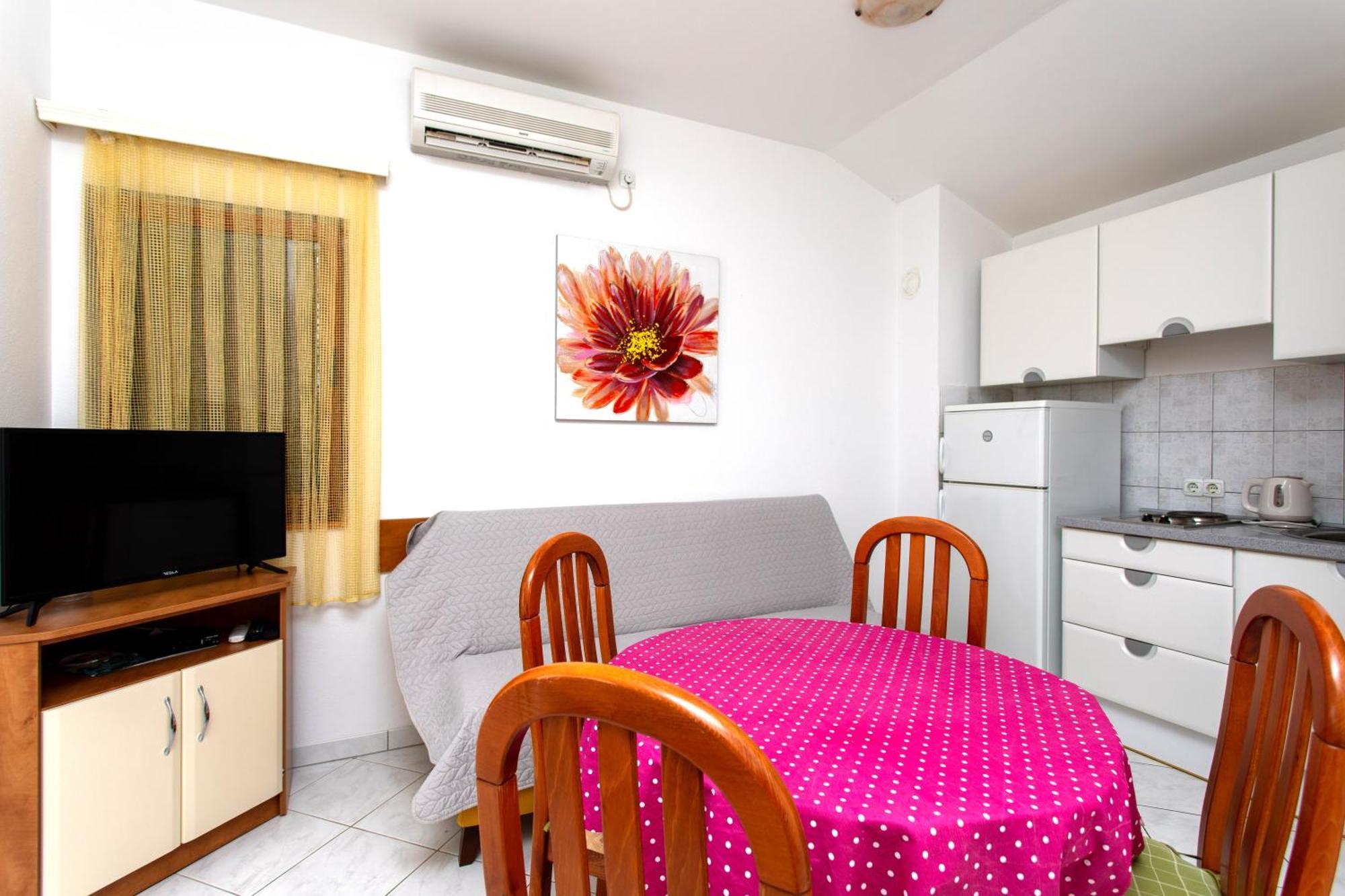 Holiday House Nena With Pool Vinisce Bagian luar foto
