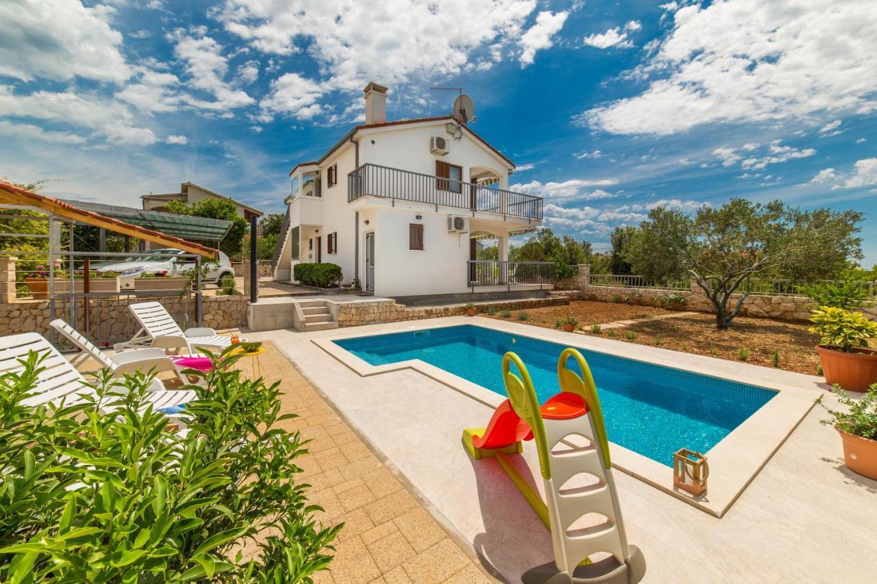 Holiday House Nena With Pool Vinisce Bagian luar foto